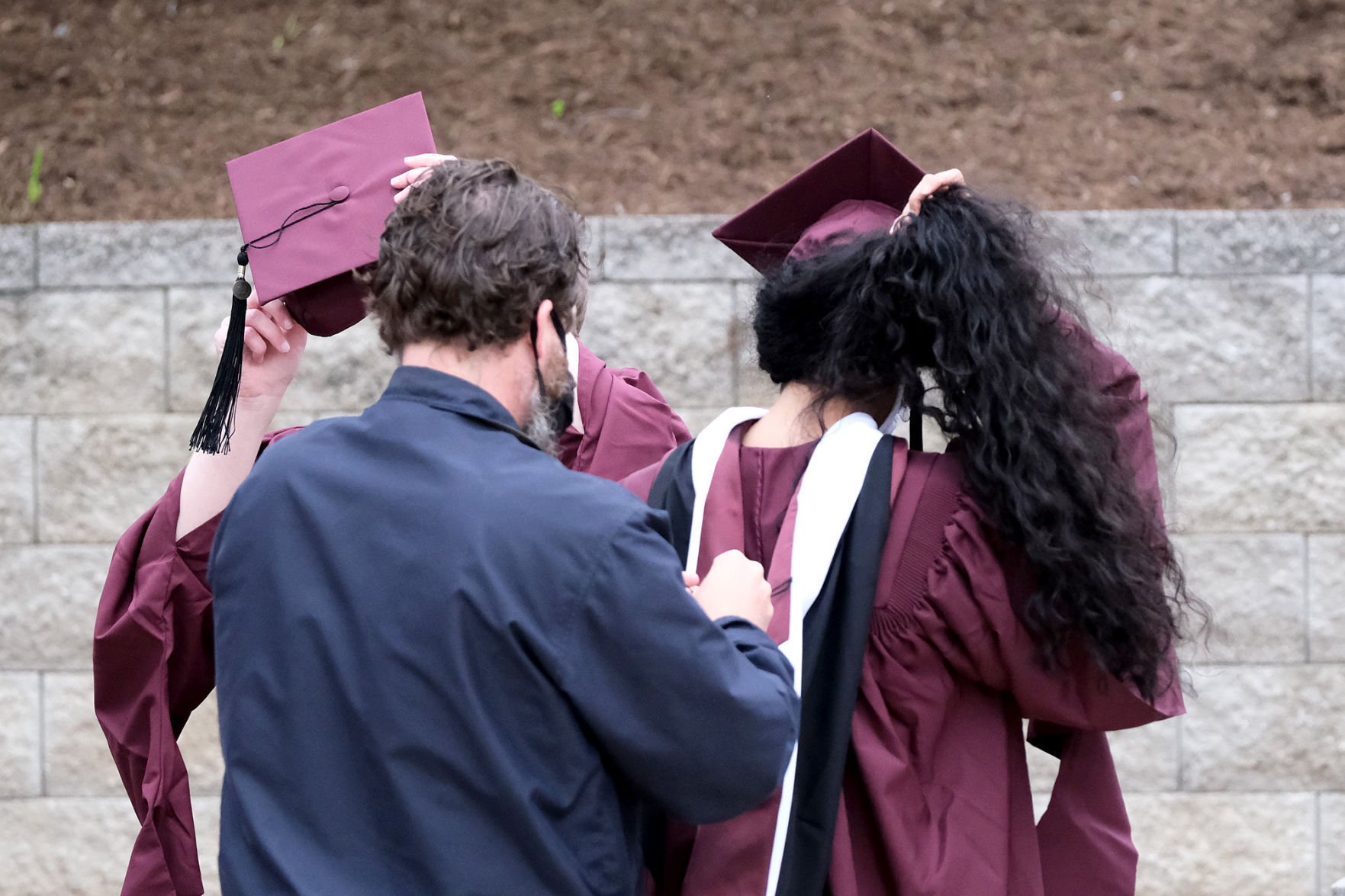 050921-nws-siu-graduation-06.jpg